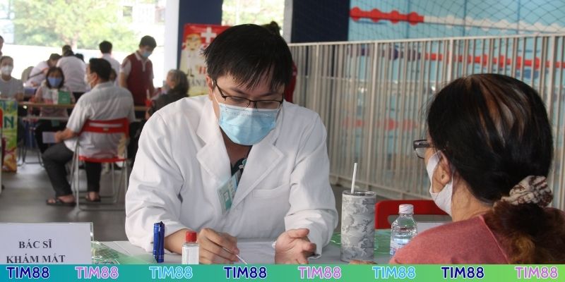 Ươm mầm tương lai TIM88 - Tích cực chăm sóc y tế cho bà con